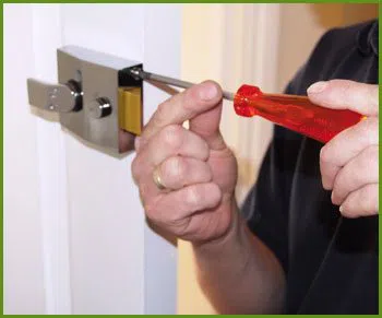 Neighborhood Locksmith Services New York, NY 212-659-0021 - 10-lock-smiths